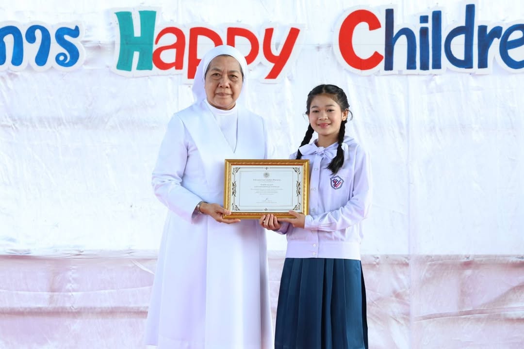 เด็กหญิงพิชามญธ์ุ อุ่นทุไร ได้รับรางวัลเชิดชูเด็กดี มีคุณธรรม